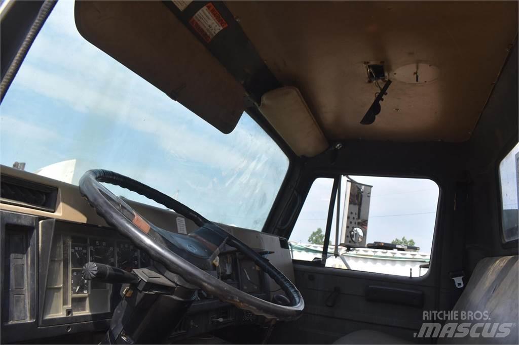 Altec D1090TR Digger Derricks trucks