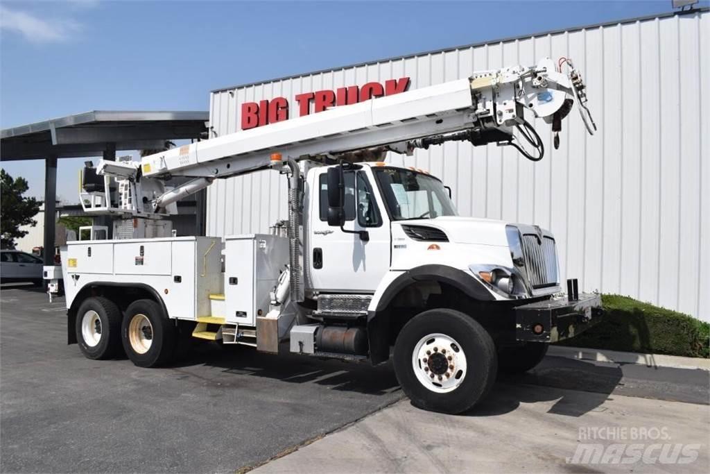 Altec D3060ATR Digger Derricks trucks