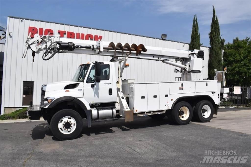Altec D3060ATR Digger Derricks trucks