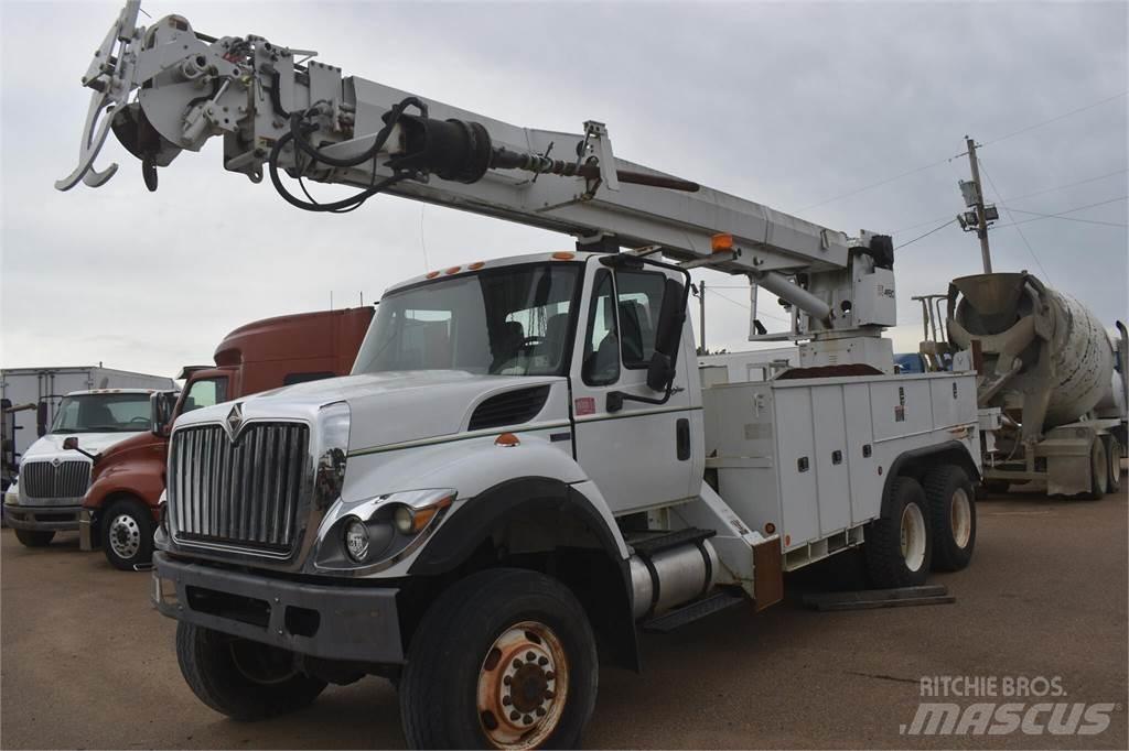 Altec D3060ATR Digger Derricks trucks