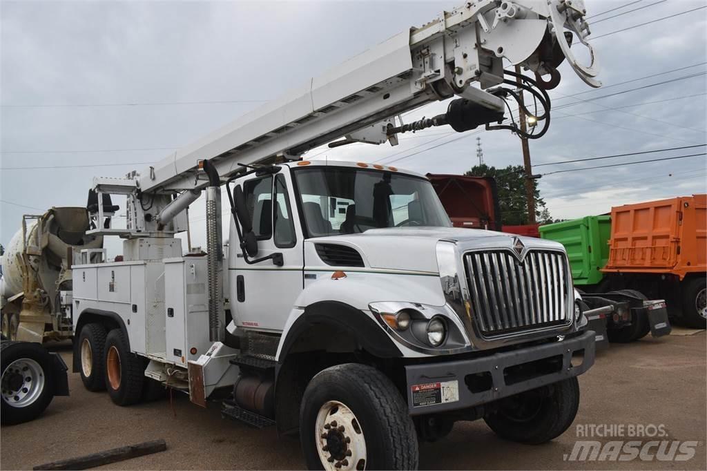 Altec D3060ATR Digger Derricks trucks