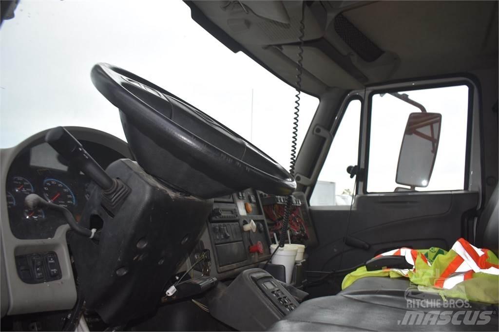 Altec D3060ATR Digger Derricks trucks