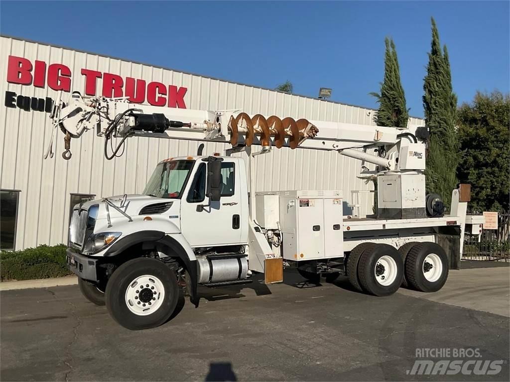 Altec D3060ATR Digger Derricks trucks