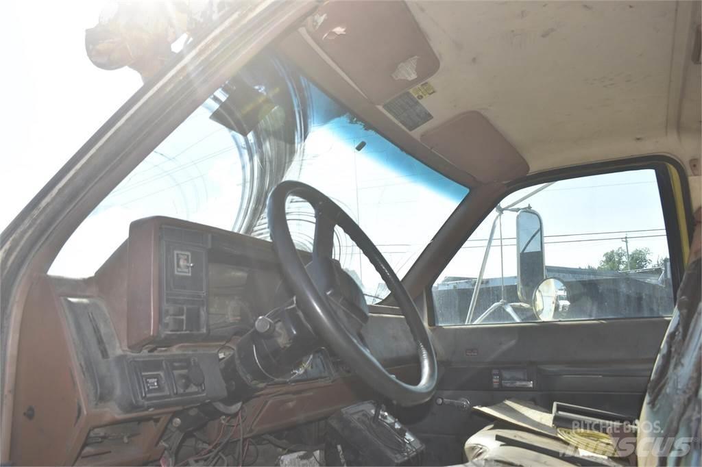 Altec D842ATR Digger Derricks trucks