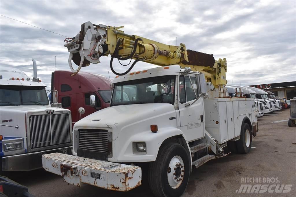 Altec D945TR Digger Derricks trucks