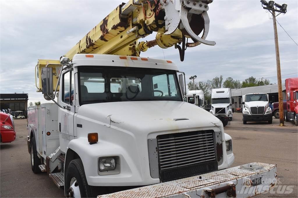 Altec D945TR Digger Derricks trucks