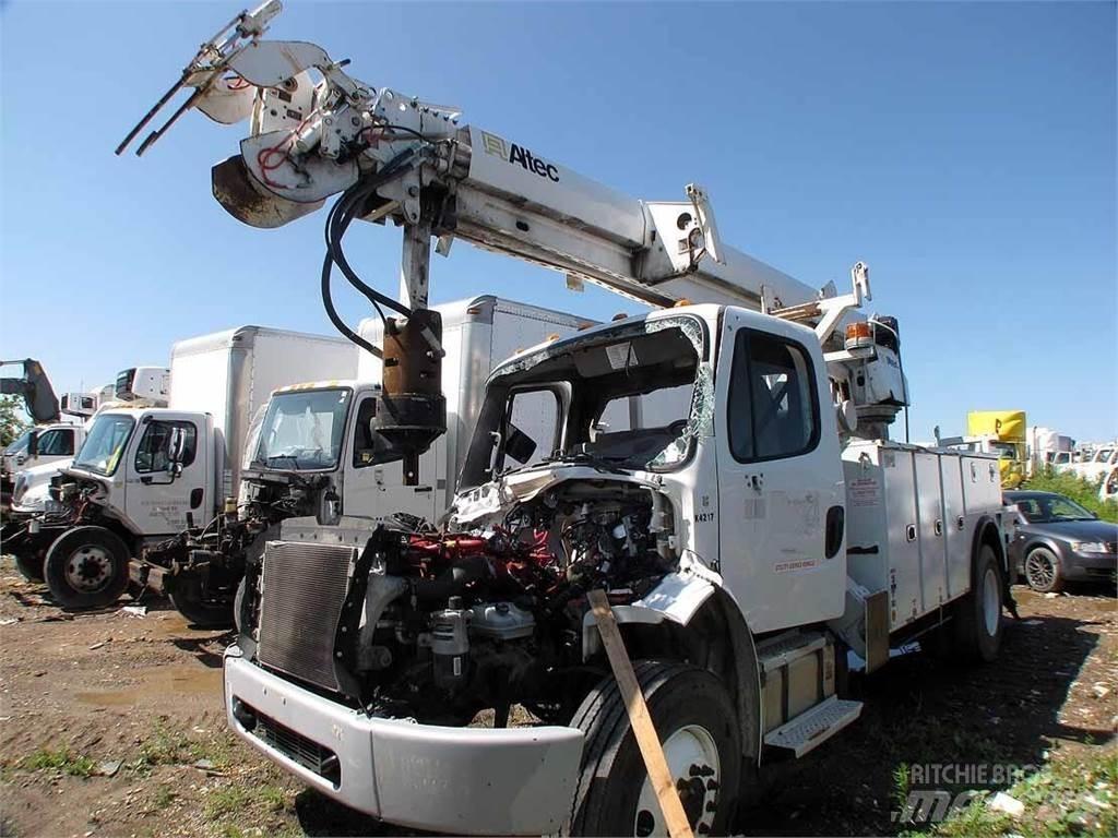 Altec DC47TR Digger Derricks trucks