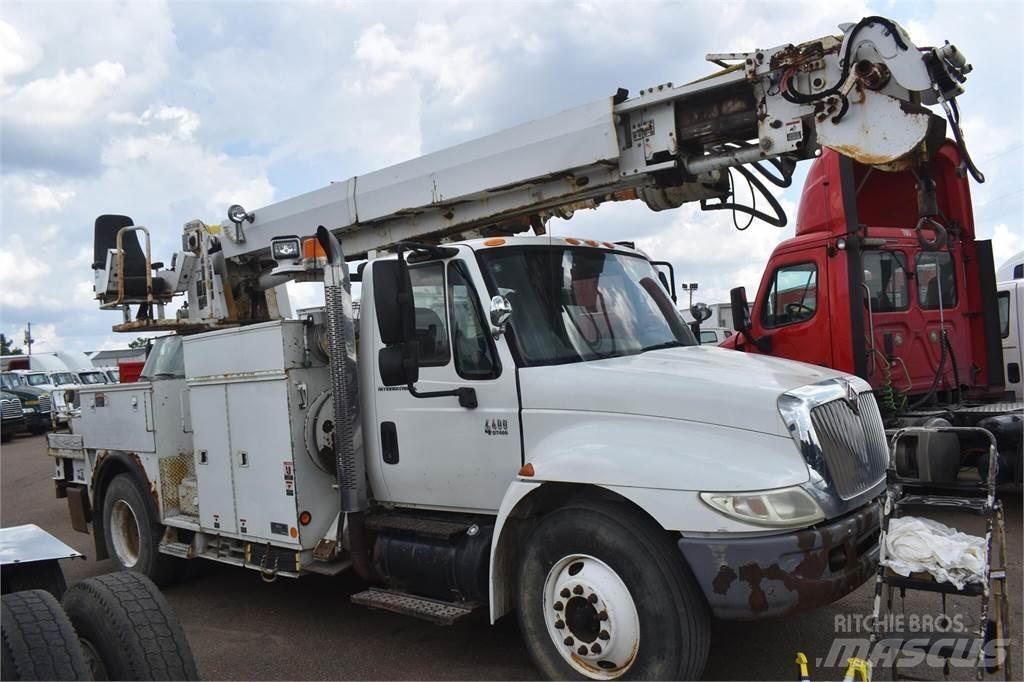 Altec DM45TR Digger Derricks trucks