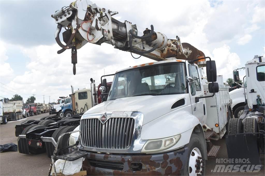 Altec DM45TR Digger Derricks trucks