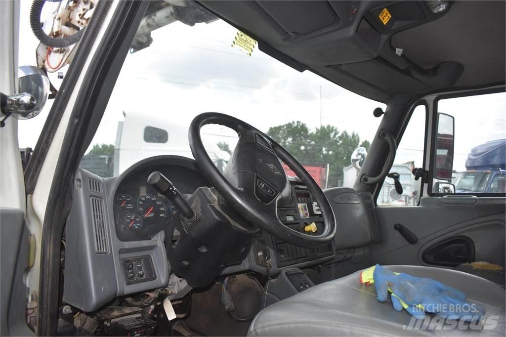Altec DM45TR Digger Derricks trucks