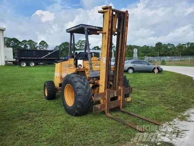 CASE 585E Rough Terrain Trucks