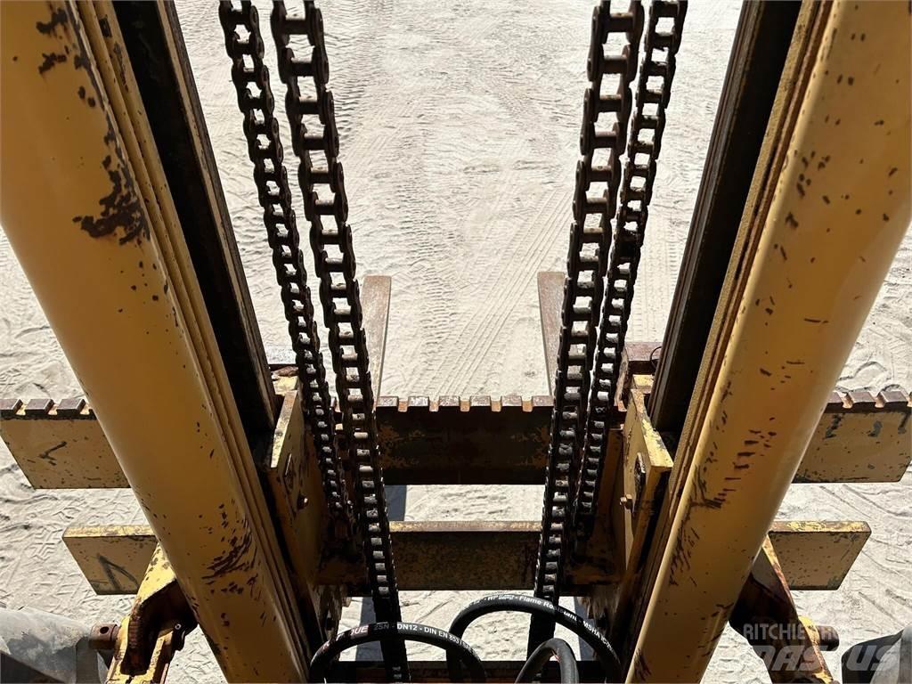 CASE 585E Rough Terrain Trucks