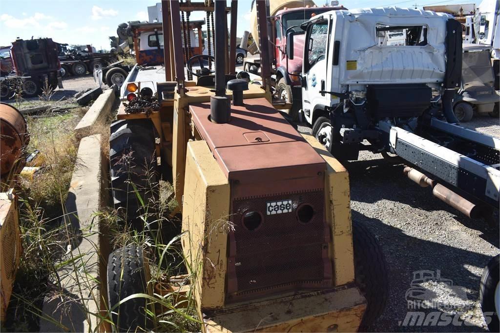 CASE 586E Rough Terrain Trucks