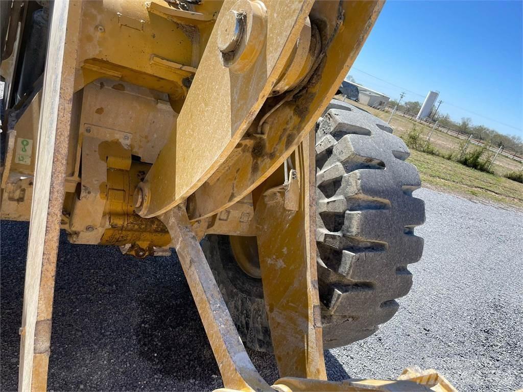 CAT 930M Wheel Loaders
