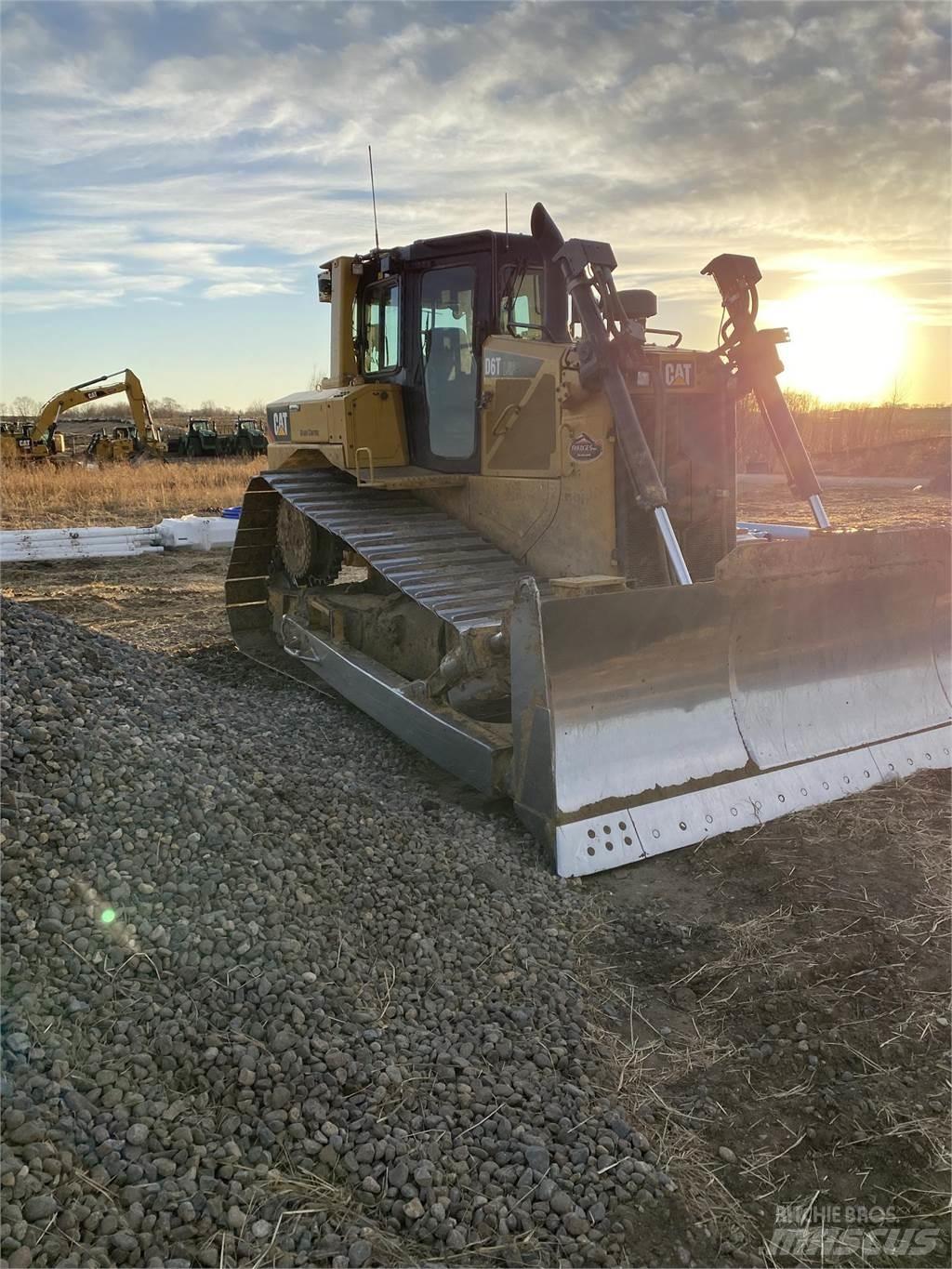 CAT D6T LGP Crawler dozers