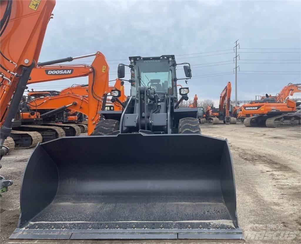 Develon DL280-7 Wheel Loaders