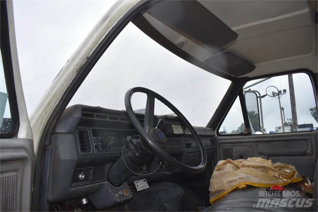 Ford F800 Boom / Crane / Bucket Trucks