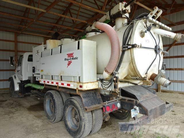 Ford LT9501 Tank Trucks
