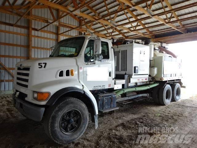 Ford LT9501 Tank Trucks