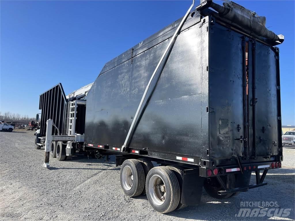 Freightliner 114SD Boom / Crane / Bucket Trucks