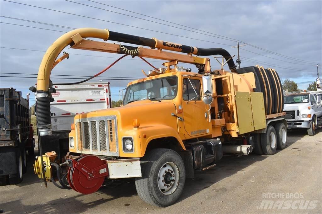 International 2554S Tank Trucks