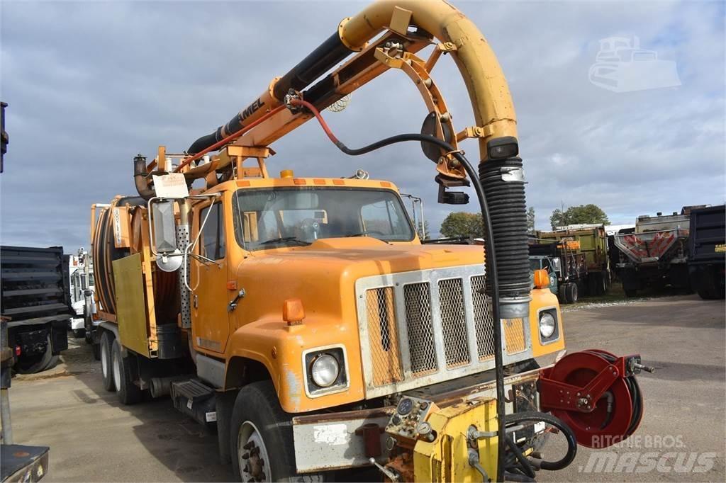International 2554S Tank Trucks