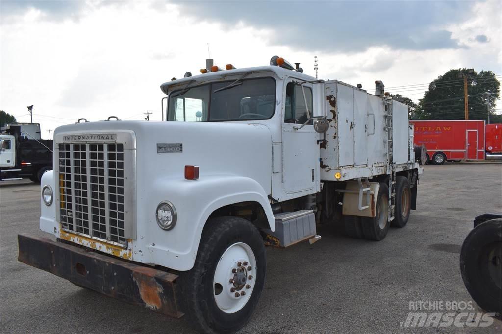 International 4370 Tank Trucks