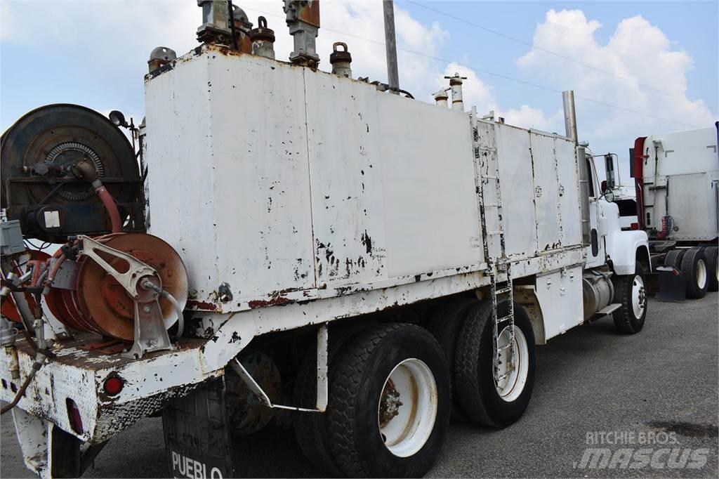International 4370 Tank Trucks