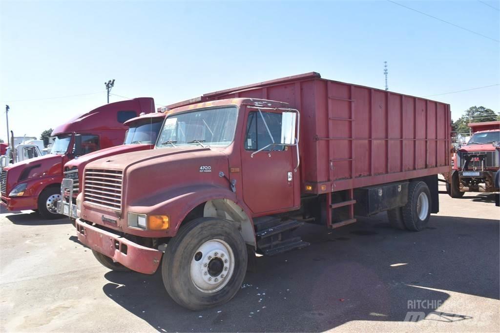 International 4700 Dump Trucks