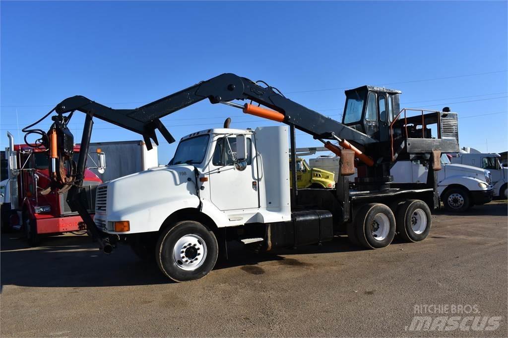 International 8200 Crane trucks