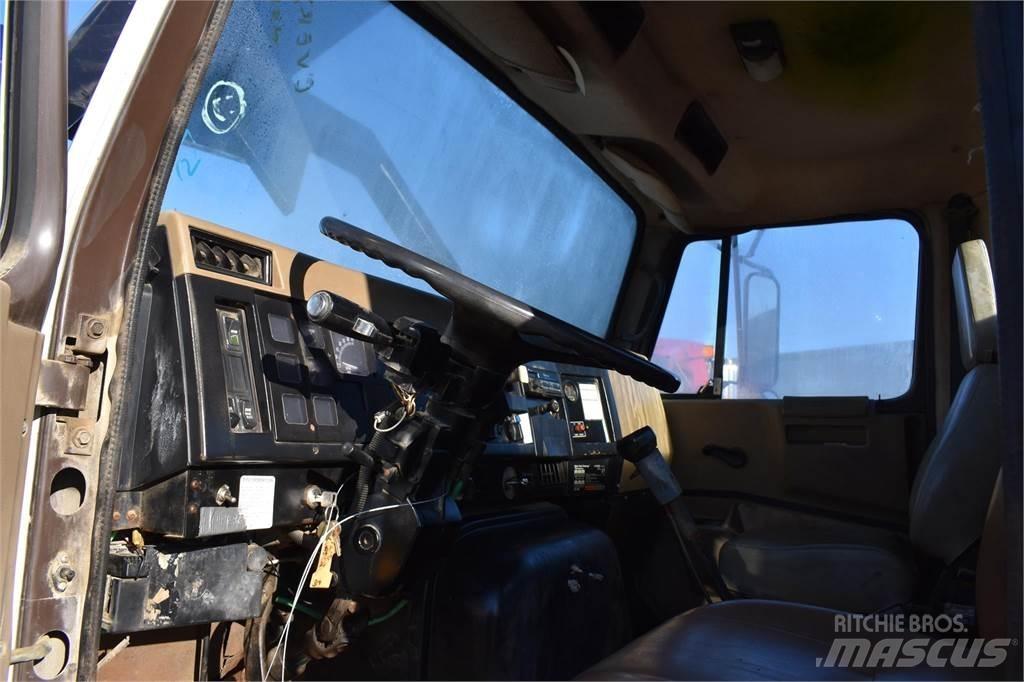 International 8200 Crane trucks