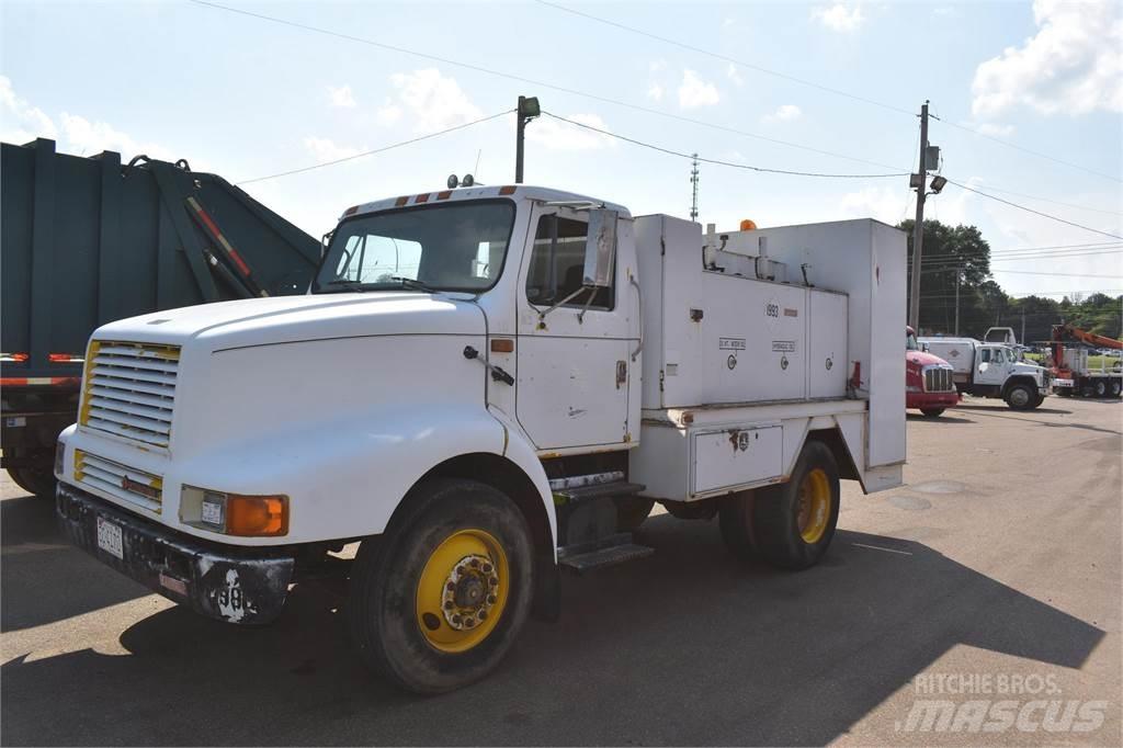 International 8200 Tank Trucks