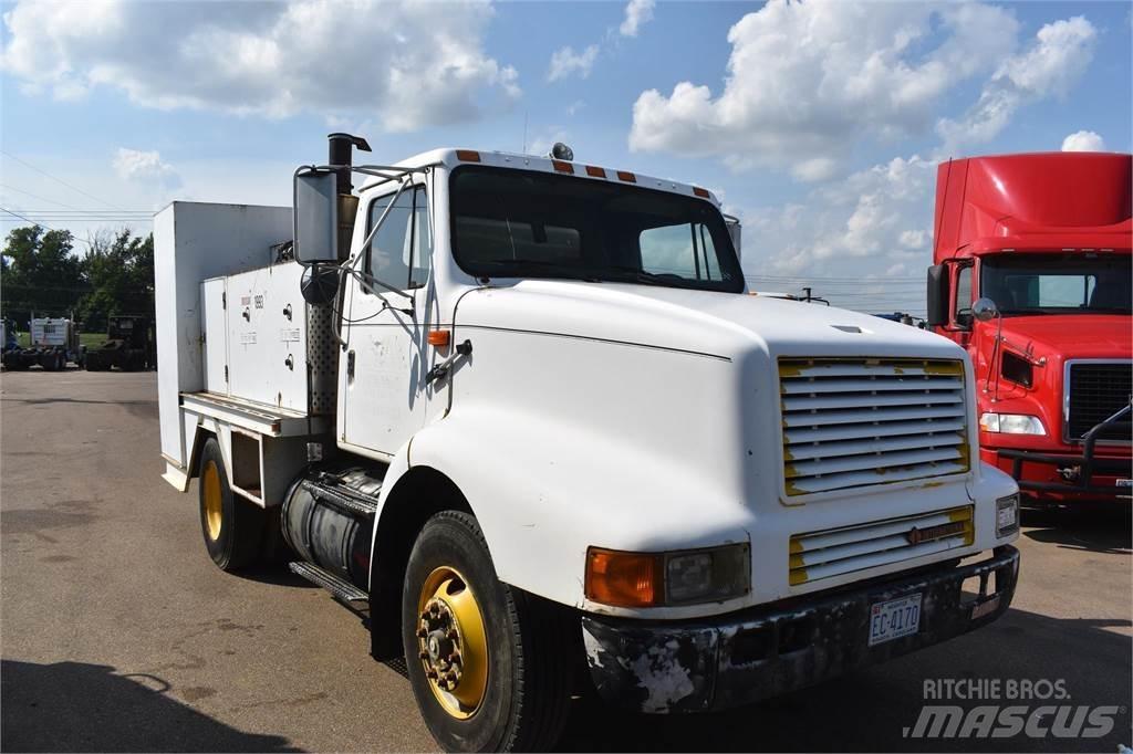 International 8200 Tank Trucks