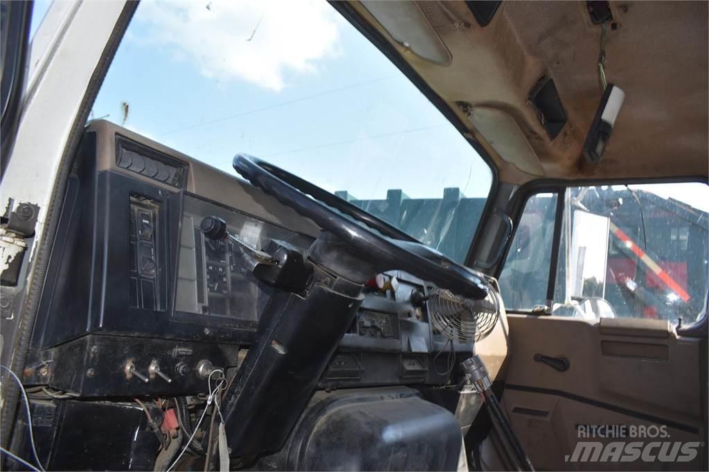 International 8200 Tank Trucks