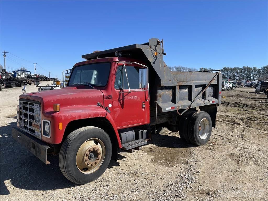 International S1900 Dump Trucks