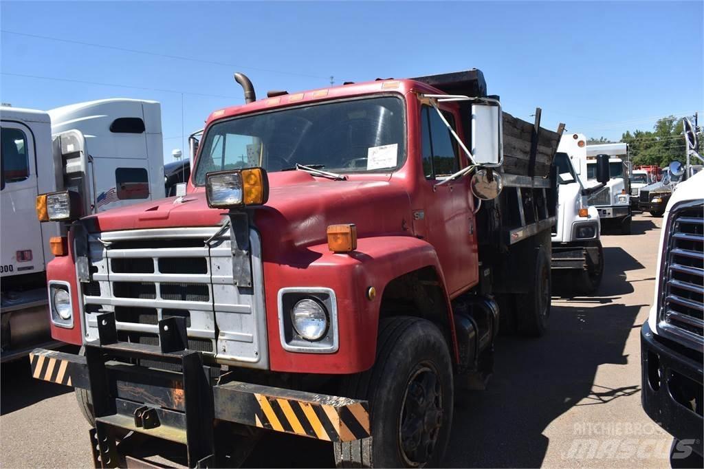 International S1900 Dump Trucks