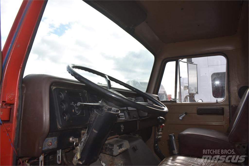 International S1900 Dump Trucks