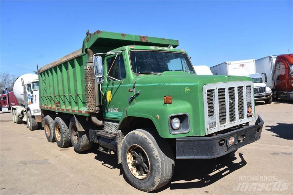 International S2600 Dump Trucks