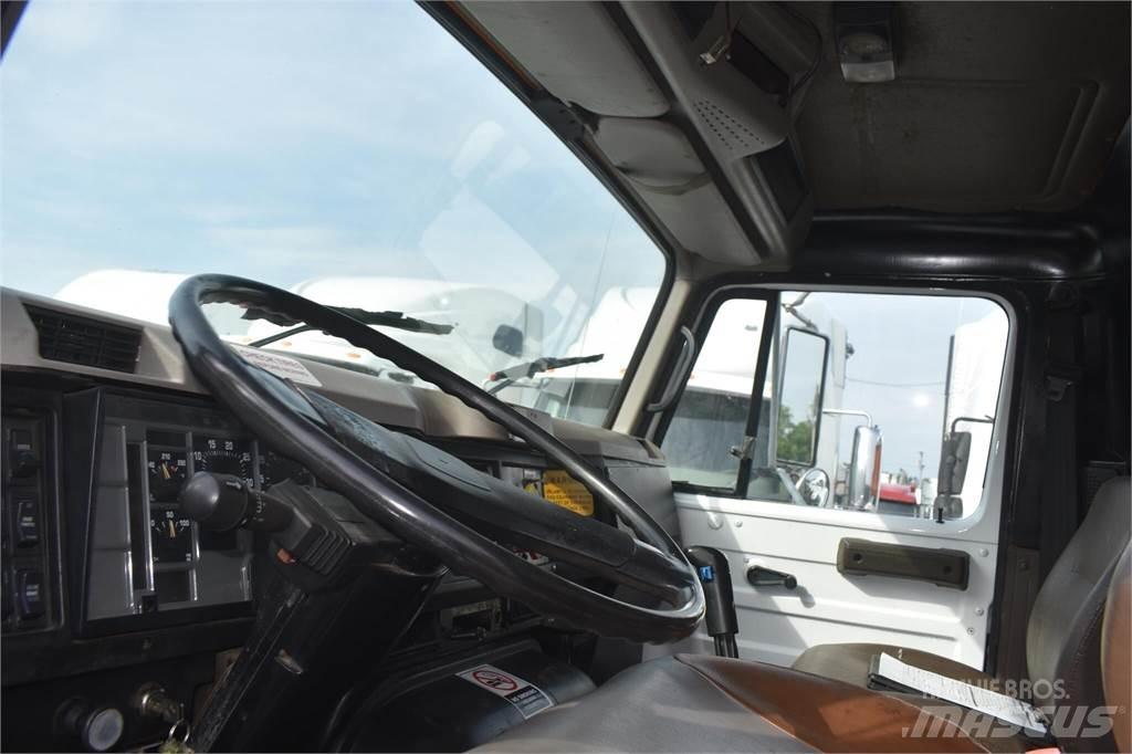 International S2600 Dump Trucks