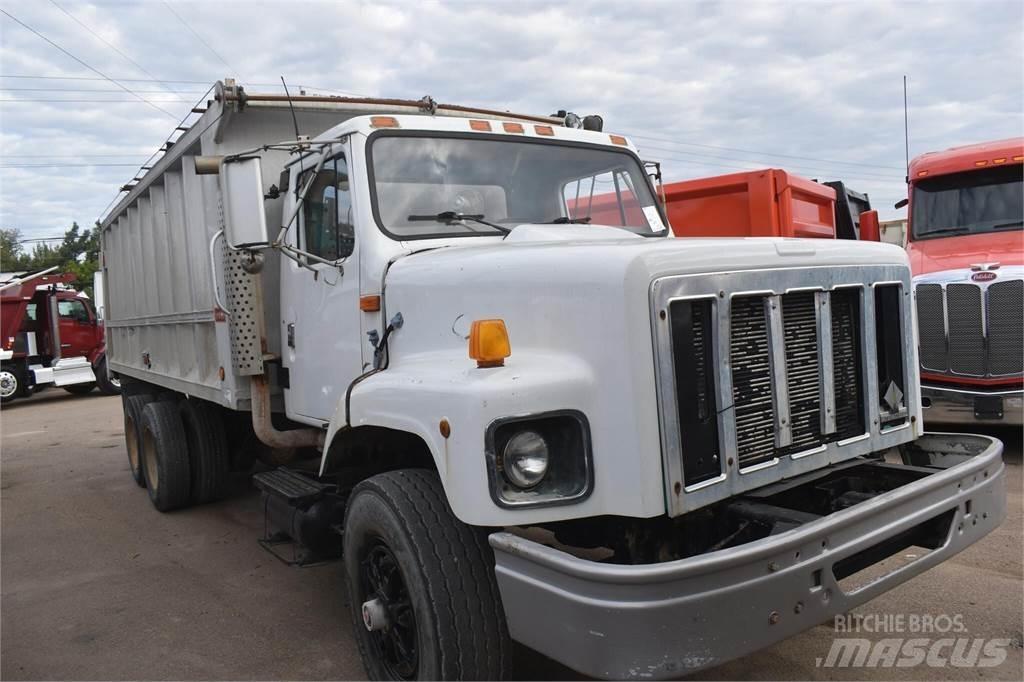 International S2600 Dump Trucks