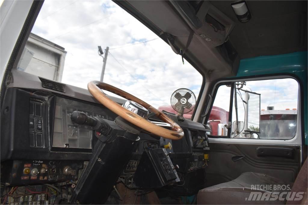 International S2600 Dump Trucks
