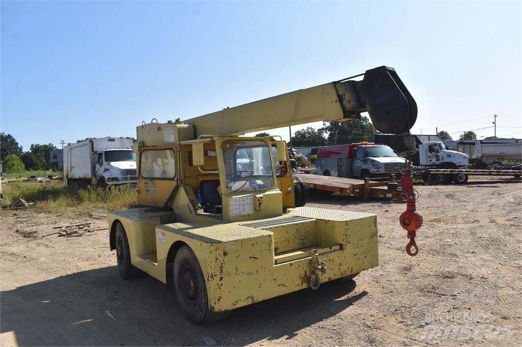 JLG 886D Rough Terrain Cranes