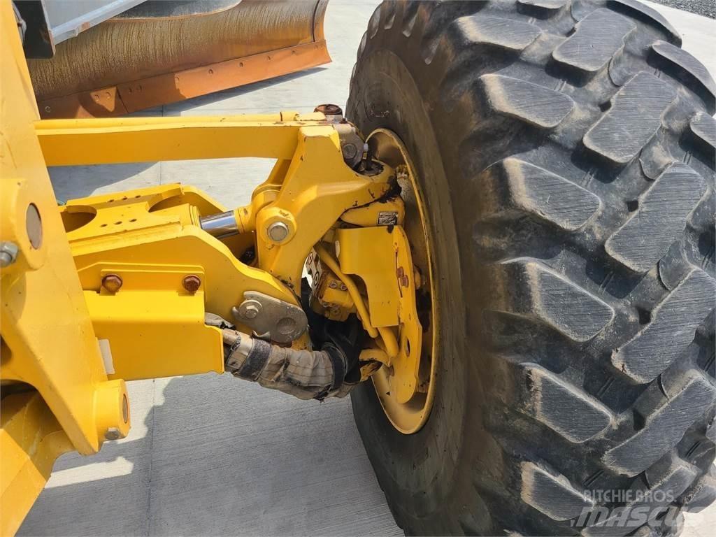 John Deere 672G Motor Graders