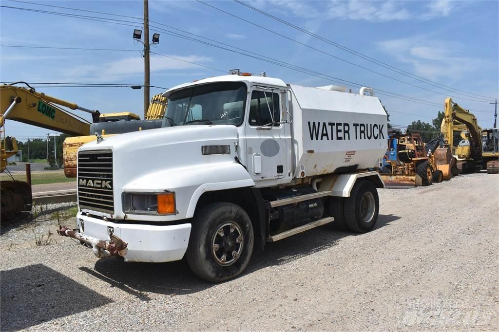 Mack CH613 Tank Trucks