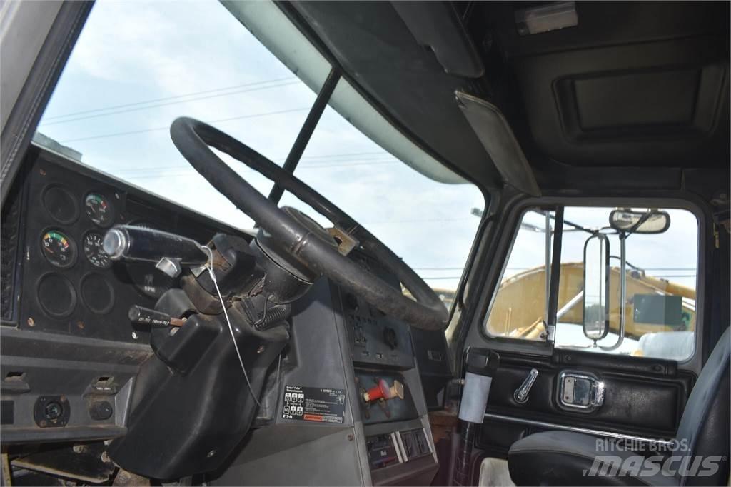 Mack CH613 Tank Trucks