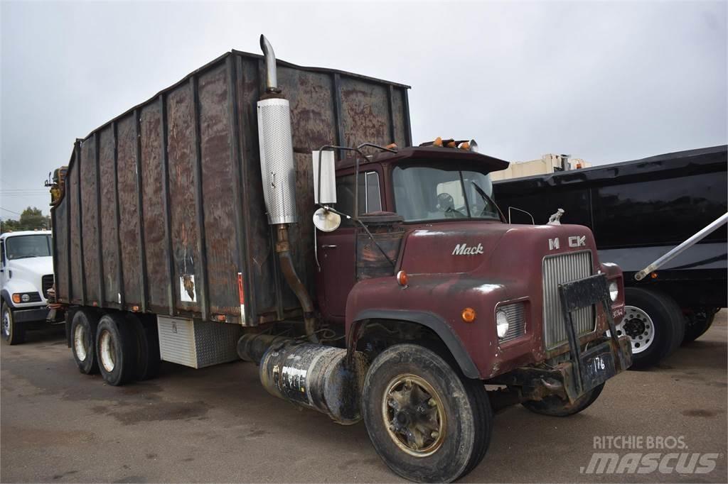 Mack DM685S Boom / Crane / Bucket Trucks