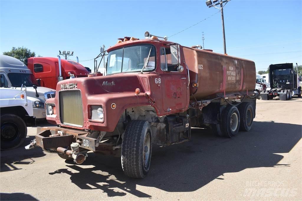 Mack DM685S Tank Trucks