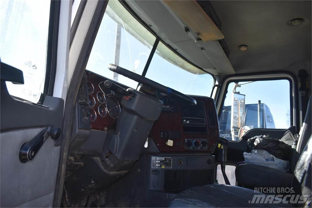 Mack GRANITE GU713 Dump Trucks