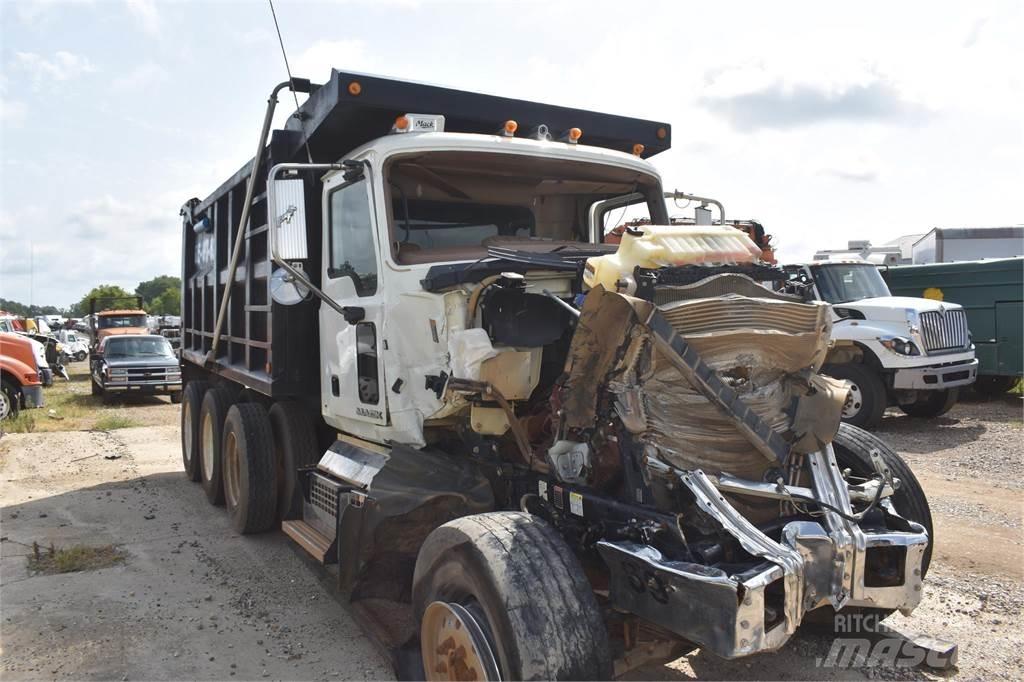 Mack GRANITE GU713 Dump Trucks
