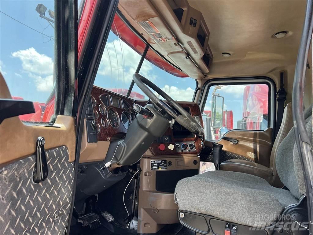 Mack GRANITE GU713 Dump Trucks